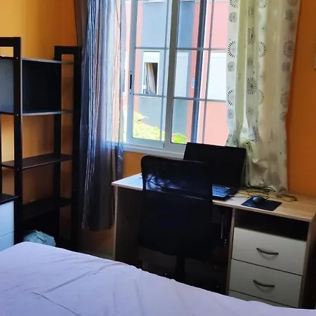 Apartamento Edificio Las Nieves Tenerife San Isidro De Abona A 3 Km De La Hermosa Playa De El Medano 90 Mq Maravilloso Luminoso Espacioso Piso 92 Mq 3 Dormitorios 2 Banos Salon Doble San Isidro (Tenerife)
