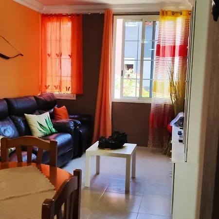 Edificio Las Nieves Tenerife San Isidro De Abona A 3 Km De La Hermosa Playa De El Medano 90 Mq Maravilloso Luminoso Espacioso Piso 92 Mq 3 Dormitorios 2 Banos Salon Doble